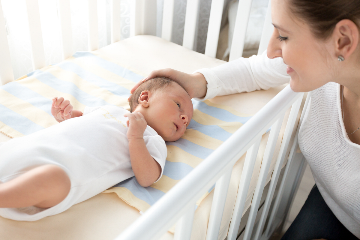 Passende Betten für Babys & Kinder kaufen - Tipps & Rausfallschutz beachten