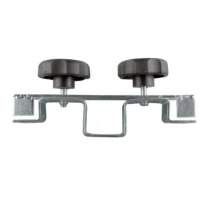 180 Grad Verbindung für Faltpavillon PRO 40/Premium Plus Querstrebe | paramondo. Sie möchten Ihr Zelt stabilisieren? Dann legen wir Ihnen unsere praktischen Verbindungen für den paramondo Faltpavillon der PRO 40/Premium Plus Serie nahe. Die Verbindungen werden ganz einfach an die Zeltbeine geklemmt. Sie können unsere Verbindungen übrigens auch als Durchgangssperre verwenden. Dazu bringen Sie die Befestigungen einfach auf halber Höhe des Pavillons mit Querstreben an. Dank des Federdruckknopfs arretiert die Verbindung in der Strebe. Die Befestigung erhalten Sie in einem 180 Grad Winkel.