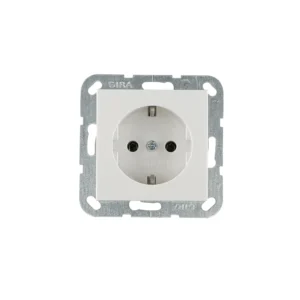 Gira Standard 55 - Steckdose (18803) - SCHUKO-Steckdose (Schutzkontakt-Steckdose). Sie erhalten hier eine Steckdose aus dem Programm Standard 55 von Gira in reinweiß glänzend. Die Steckdose kann sowohl in einem waagerechten als auch senkrecht verbauten Gira Standard 55 Rahmen eingebaut werden.