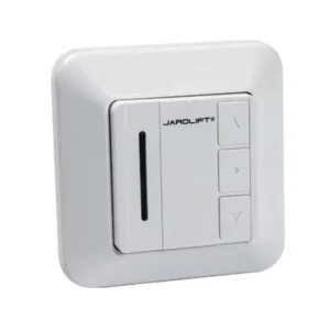 Mit dem JAROLIFT Funkempfänger-Taster TDRR-01W machen Sie im Handumdrehen einen einfachen Rohrmotor zu einem komfortablen Funkmotor. Der Motor kann dann über alle erhältlichen JAROLIFT TDR-Funksender fern bedient werden. Der angeschlossene Rohrmotor kann zusätzlich auch lokal über die drei großen Fronttasten (AUF / STOP / AB) bedient werden. Somit entfällt ein lästiges Suchen des Handsenders falls der Rollladen einmal auf die schnelle bedient werden muss.