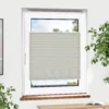 Jalousiescout Pure Plissee Premium in der Farbe Grau und der Größe 95 x 90 cm: Das leicht lichtdurchlässige