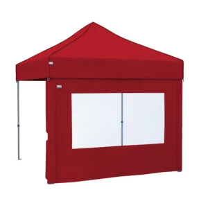 Das Seitenteil für das Eventzelt PRO 40 in der Farbe Rot hat eine Größe von 6 m. Die geschlossene Seitenwand verfügt über ein Moskitonetz-Fenster und kann mittels Klettlaschen am Gestell befestigt werden. Die Seitenwand aus Polyester ist wasserdicht