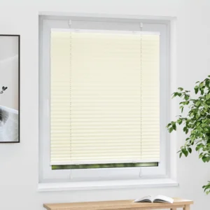 Das EasyFix Plissee von VICTORIA M in der Farbe Creme mit den Maßen 90 x 200cm ist aus langlebigem Polyestergewebe gefertigt und kann flexibel an Fenster und Türen angebracht werden. Sie können das Plissee auf Wunsch in der Breite kürzen. Die Montage erfolgt ohne Bohren mit Hilfe der beiliegenden Klemmträger (siehe Montageanleitung). Eine Anbringung mit optional erhältlichen Klebehaltern ist ebenfalls möglich. Das EasyFix Plissee kann rückstandslos wieder entfernt werden und eignet sich daher besonders für Mietwohnungen. Die Bedienung über die vier PVC--Bediengriffe ist unkompliziert. Das Plissee bietet guten Sicht- und Sonnenschutz. Es kann mit einem Lappen oder Staubwedel gereinigt werden. Im Lieferumfang enthalten: EasyFix Standard Plissee