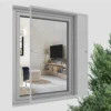 Der praktische Spannrahmen SlimLine schützt Ihr Zuhause zuverlässig vor Insekten aller Art. Er hat die Maße 130 cm x 150 cm und kommt in der Farbe silber. Dank eines neuartigen Aluminiumprofils lässt sich der Spannrahmen problemlos auch an Fenstern mit Rollläden einsetzen. Das Profil von Slimline trägt nach außen nur noch 1