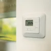 Der 4-Kanal Timer Funkwandtaster TDRCT 04W dient zur zeitlichen sowie manuellen Ansteuerung von bis zu 4 JAROLIFT TDEF-Funkmotoren oder einfachen Rohrmotoren mit entsprechendem JAROLIFT Funkempfänger (TDRR 01