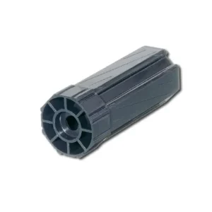 Die JAROLIFT Walzenkapsel SW60 (253300) ist ausgelegt für eine 8-Kant Stahlwelle mit einer Schlüsselweite von 60 mm. In der vorderen Kugellageraufnahme-Öffnung wird ein Kugellager mit Durchmesser 28 mm befestigt. Die Walzenkapsel wird dann mit dem Kugellager auf einen Achsstift (Zapfen) im Rollladenkasten montiert. Die Walzenkapsel aus hochwertigem Kunststoff gefertigt