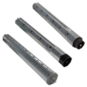 Die JAROLIFT Teleskopwelle für Rollladen 8-Kant Welle SW40 (Achsstift innenliegend) mit einer Schlüsselweite von 40 mm (SW40). Die Teleskopwelle dient zur Verlängerung einer bereits vorhandenen 8-Kant Stahlwelle SW40. Die Auslieferung erfolgt mit bereits vormontierter Walzenkapsel. Die Teleskopwelle aus dem Hause JAROLIFT ist auch hochwertigem feuerverzinktem Stahl gefertigt und der Achsstift ist innenliegend.
