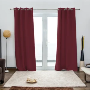 Verdunkelnder Ösenvorhang von VICTORIA M - 1x Verdunkelungsvorhang bordeaux mit Ösen von VICTORIA M aus hochwertigem Polyester. Er ist noch in vielen weiteren Farben erhältlich und wie gemacht für all Ihre Wohn- und Schlafräume. Er hat die Maße 140 x 245 cm (Breite mal Höhe). Im Schlafzimmer hält er durch seine lichtundurchlässige Textur Licht ab