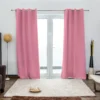 Verdunkelnder Ösenvorhang von VICTORIA M - 1x Verdunkelungsvorhang rosa mit Ösen von VICTORIA M aus hochwertigem Polyester. Er ist noch in vielen weiteren Farben erhältlich und wie gemacht für all Ihre Wohn- und Schlafräume. Er hat die Maße 140 x 245 cm (Breite mal Höhe). Im Schlafzimmer hält er durch seine lichtundurchlässige Textur Licht ab