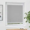 Das EasyFix Plissee von VICTORIA M in der Farbe Grau mit den Maßen 90 x 200cm ist aus langlebigem Polyestergewebe gefertigt und kann flexibel an Fenster und Türen angebracht werden. Sie können das Plissee auf Wunsch in der Breite kürzen. Die Montage erfolgt ohne Bohren mit Hilfe der beiliegenden Klemmträger (siehe Montageanleitung). Eine Anbringung mit optional erhältlichen Klebehaltern ist ebenfalls möglich. Das EasyFix Plissee kann rückstandslos wieder entfernt werden und eignet sich daher besonders für Mietwohnungen. Die Bedienung über die vier PVC--Bediengriffe ist unkompliziert. Das Plissee bietet guten Sicht- und Sonnenschutz. Es kann mit einem Lappen oder Staubwedel gereinigt werden. Im Lieferumfang enthalten: EasyFix Standard Plissee