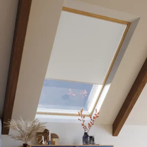 Plissees / Faltstore f. Dachfenster nach Maß - VICTORIA M. In moderner Raumausstattung spielen Fenstervorhänge eine wichtige Rolle. Mit Plissees verleiht man jedem Raum eine ganz besondere Atmosphäre. Sichtschutz wird variabler