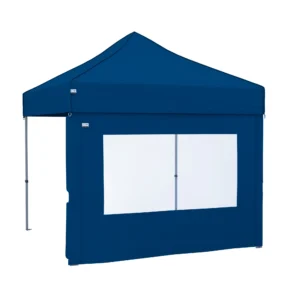 Das Seitenteil für das Eventzelt PRO 40 in der Farbe Blau hat eine Größe von 6 m. Die geschlossene Seitenwand verfügt über ein Moskitonetz-Fenster und kann mittels Klettlaschen am Gestell befestigt werden. Die Seitenwand aus Polyester ist wasserdicht