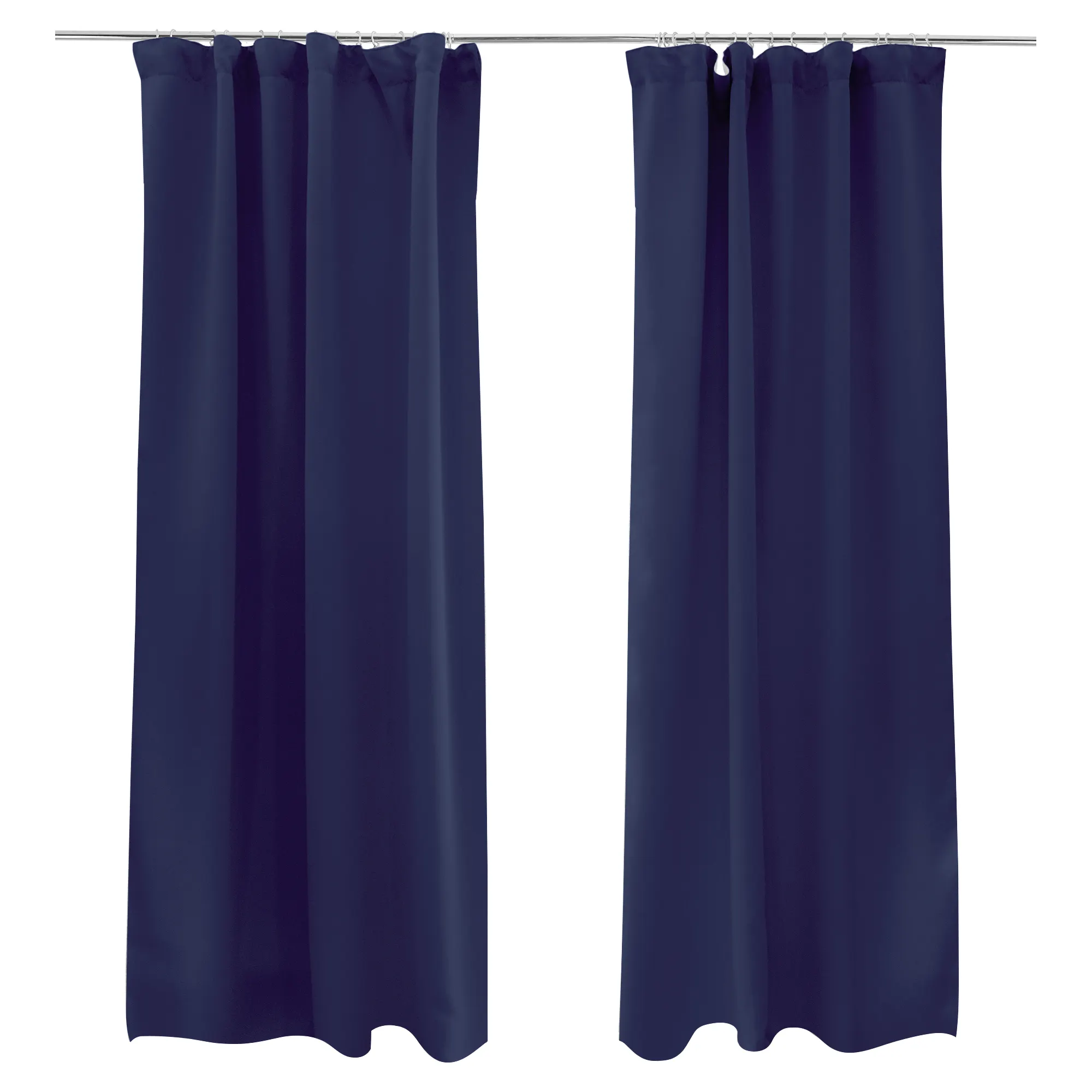Verdunkelnder Vorhang mit Kräuselband von VICTORIA M - 1x Verdunkelungsvorhang blau mit Kräuselband von VICTORIA M aus hochwertigem Polyester. Es gibt ihn noch in vielen weiteren schönen Farben. Er verfügt über die Maße 140 x 245 cm (Breite mal Höhe). Durch eine eingenähte Vlies-Innenschicht sorgt er für eine 95 - 100% Verdunkelung in Ihren Wohn- und Schlafräumen. Oben eingenäht in den Vorhang ist ein verstärkender weißer Stoffrand mit Durchzugtunnel und drei weißen Kräuselfäden. An diesen lässt sich der Verdunkelungsvorhang zusammenziehen und festknoten. So entsteht der typische Faltenwurf des Stoffes. Zur Befestigung des Vorhangs an Schienen gibt es am oberen Rand drei Reihen mit je 38 Fadenschlaufen