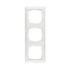 Gira Standard 55 - 3-Fach Rahmen (21303) - Abdeckrahmen / Schalterrahmen. Sie erhalten hier einen 3-Fach Rahmen aus dem Programm Standard 55 von Gira in reinweiß glänzend. Dieser Rahmen kann sowohl waagerecht als auch senkrecht verbaut werden.