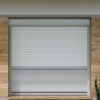 Vorbaurollladen Hybrid nach Maß | Insektenschutz- / Screen Rollo. Wahlweise integriert: Insektenschutzrollo oder Screenrollo. Aluminium-Führungsschienen. Kunststoff- oder hochwertige Aluminiumlamellen. 30 verschiedene Lamellenfarben verfügbar (u.a. Holzoptik). Auch als Fenster- und Türkombinationen möglich. Der All-in-One-Rollladen – mit integriertem Insektenschutz oder Screenrollo Dein Vorteile * Exklusiv bei Jalousiescout: Integriertes Screenrollo schützt vor Sonnen & Insekten * Doppelläufige Alu-Führungsschienen mit 3 Kastenformen * 30 Lamellenfarben für Alu & Kunststoffprofile * Markenmotoren mit Zeitschaltuhren oder Funk & Smartphone bedienbar * Genieße frische Luft und natürliche Belüftung ohne Insektenplage * Einfachste Nutzung. Sonnenschutz und Insektenschutz wann du es auch brauchst – ohne Klemmrahmen