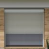 Vorbaurollladen Hybrid nach Maß | Insektenschutz- / Screen Rollo. Wahlweise integriert: Insektenschutzrollo oder Screenrollo. Aluminium-Führungsschienen. Kunststoff- oder hochwertige Aluminiumlamellen. 30 verschiedene Lamellenfarben verfügbar (u.a. Holzoptik). Auch als Fenster- und Türkombinationen möglich. Der All-in-One-Rollladen – mit integriertem Insektenschutz oder Screenrollo Dein Vorteile * Exklusiv bei Jalousiescout: Integriertes Screenrollo schützt vor Sonnen & Insekten * Doppelläufige Alu-Führungsschienen mit 3 Kastenformen * 30 Lamellenfarben für Alu & Kunststoffprofile * Markenmotoren mit Zeitschaltuhren oder Funk & Smartphone bedienbar * Genieße frische Luft und natürliche Belüftung ohne Insektenplage * Einfachste Nutzung. Sonnenschutz und Insektenschutz wann du es auch brauchst – ohne Klemmrahmen