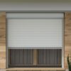 Vorbaurollladen Hybrid nach Maß | Insektenschutz- / Screen Rollo. Wahlweise integriert: Insektenschutzrollo oder Screenrollo. Aluminium-Führungsschienen. Kunststoff- oder hochwertige Aluminiumlamellen. 30 verschiedene Lamellenfarben verfügbar (u.a. Holzoptik). Auch als Fenster- und Türkombinationen möglich. Der All-in-One-Rollladen – mit integriertem Insektenschutz oder Screenrollo Dein Vorteile * Exklusiv bei Jalousiescout: Integriertes Screenrollo schützt vor Sonnen & Insekten * Doppelläufige Alu-Führungsschienen mit 3 Kastenformen * 30 Lamellenfarben für Alu & Kunststoffprofile * Markenmotoren mit Zeitschaltuhren oder Funk & Smartphone bedienbar * Genieße frische Luft und natürliche Belüftung ohne Insektenplage * Einfachste Nutzung. Sonnenschutz und Insektenschutz wann du es auch brauchst – ohne Klemmrahmen