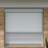 Vorbaurollladen Hybrid nach Maß | Insektenschutz- / Screen Rollo. Wahlweise integriert: Insektenschutzrollo oder Screenrollo. Aluminium-Führungsschienen. Kunststoff- oder hochwertige Aluminiumlamellen. 30 verschiedene Lamellenfarben verfügbar (u.a. Holzoptik). Auch als Fenster- und Türkombinationen möglich. Der All-in-One-Rollladen – mit integriertem Insektenschutz oder Screenrollo Dein Vorteile * Exklusiv bei Jalousiescout: Integriertes Screenrollo schützt vor Sonnen & Insekten * Doppelläufige Alu-Führungsschienen mit 3 Kastenformen * 30 Lamellenfarben für Alu & Kunststoffprofile * Markenmotoren mit Zeitschaltuhren oder Funk & Smartphone bedienbar * Genieße frische Luft und natürliche Belüftung ohne Insektenplage * Einfachste Nutzung. Sonnenschutz und Insektenschutz wann du es auch brauchst – ohne Klemmrahmen