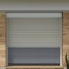 Vorbaurollladen Hybrid nach Maß | Insektenschutz- / Screen Rollo. Wahlweise integriert: Insektenschutzrollo oder Screenrollo. Aluminium-Führungsschienen. Kunststoff- oder hochwertige Aluminiumlamellen. 30 verschiedene Lamellenfarben verfügbar (u.a. Holzoptik). Auch als Fenster- und Türkombinationen möglich. Der All-in-One-Rollladen – mit integriertem Insektenschutz oder Screenrollo Dein Vorteile * Exklusiv bei Jalousiescout: Integriertes Screenrollo schützt vor Sonnen & Insekten * Doppelläufige Alu-Führungsschienen mit 3 Kastenformen * 30 Lamellenfarben für Alu & Kunststoffprofile * Markenmotoren mit Zeitschaltuhren oder Funk & Smartphone bedienbar * Genieße frische Luft und natürliche Belüftung ohne Insektenplage * Einfachste Nutzung. Sonnenschutz und Insektenschutz wann du es auch brauchst – ohne Klemmrahmen
