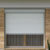 Vorbaurollladen Hybrid nach Maß | Insektenschutz- / Screen Rollo. Wahlweise integriert: Insektenschutzrollo oder Screenrollo. Aluminium-Führungsschienen. Kunststoff- oder hochwertige Aluminiumlamellen. 30 verschiedene Lamellenfarben verfügbar (u.a. Holzoptik). Auch als Fenster- und Türkombinationen möglich. Der All-in-One-Rollladen – mit integriertem Insektenschutz oder Screenrollo Dein Vorteile * Exklusiv bei Jalousiescout: Integriertes Screenrollo schützt vor Sonnen & Insekten * Doppelläufige Alu-Führungsschienen mit 3 Kastenformen * 30 Lamellenfarben für Alu & Kunststoffprofile * Markenmotoren mit Zeitschaltuhren oder Funk & Smartphone bedienbar * Genieße frische Luft und natürliche Belüftung ohne Insektenplage * Einfachste Nutzung. Sonnenschutz und Insektenschutz wann du es auch brauchst – ohne Klemmrahmen