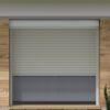Vorbaurollladen Hybrid nach Maß | Insektenschutz- / Screen Rollo. Wahlweise integriert: Insektenschutzrollo oder Screenrollo. Aluminium-Führungsschienen. Kunststoff- oder hochwertige Aluminiumlamellen. 30 verschiedene Lamellenfarben verfügbar (u.a. Holzoptik). Auch als Fenster- und Türkombinationen möglich. Der All-in-One-Rollladen – mit integriertem Insektenschutz oder Screenrollo Dein Vorteile * Exklusiv bei Jalousiescout: Integriertes Screenrollo schützt vor Sonnen & Insekten * Doppelläufige Alu-Führungsschienen mit 3 Kastenformen * 30 Lamellenfarben für Alu & Kunststoffprofile * Markenmotoren mit Zeitschaltuhren oder Funk & Smartphone bedienbar * Genieße frische Luft und natürliche Belüftung ohne Insektenplage * Einfachste Nutzung. Sonnenschutz und Insektenschutz wann du es auch brauchst – ohne Klemmrahmen