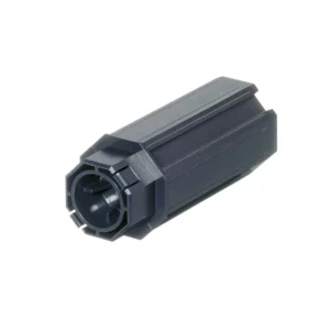 Die JAROLIFT Walzenkapsel SW50 (254730) ist ausgelegt für eine 8-Kant Stahlwelle mit einer Schlüsselweite von 50 mm. In der vorderen Kugellageraufnahme-Öffnung wird ein Kugellager mit Durchmesser 28 mm befestigt. Die Walzenkapsel wird dann mit dem Kugellager auf einen Achsstift (Zapfen) im Rollladenkasten montiert. Die Walzenkapsel aus hochwertigem Kunststoff gefertigt
