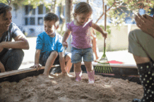 Spielturm mit Rutsche und Sandkasten kaufen
